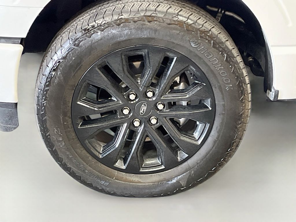 Used 2024 White Metallic Ford Lariat image 32