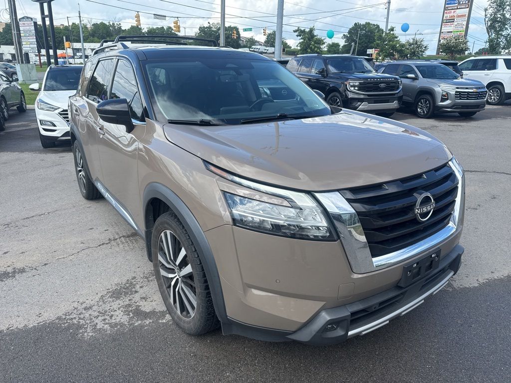 2023 Nissan Pathfinder Platinum 4WD's photo