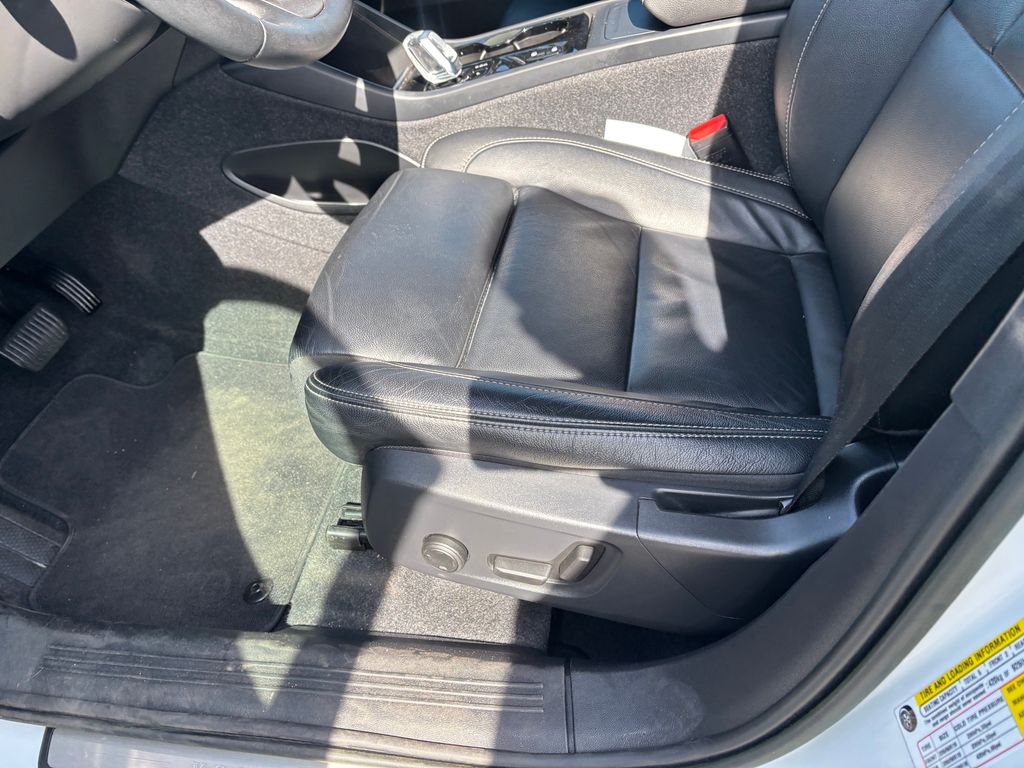 Used Car 2023 Volvo Xc40  B5 Plus Bright Theme For Sale Under $30,000 In Austin, Texas