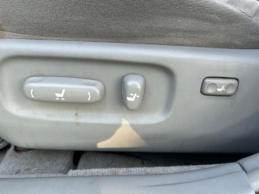 Thumbnail: 2005 Toyota Camry - 15