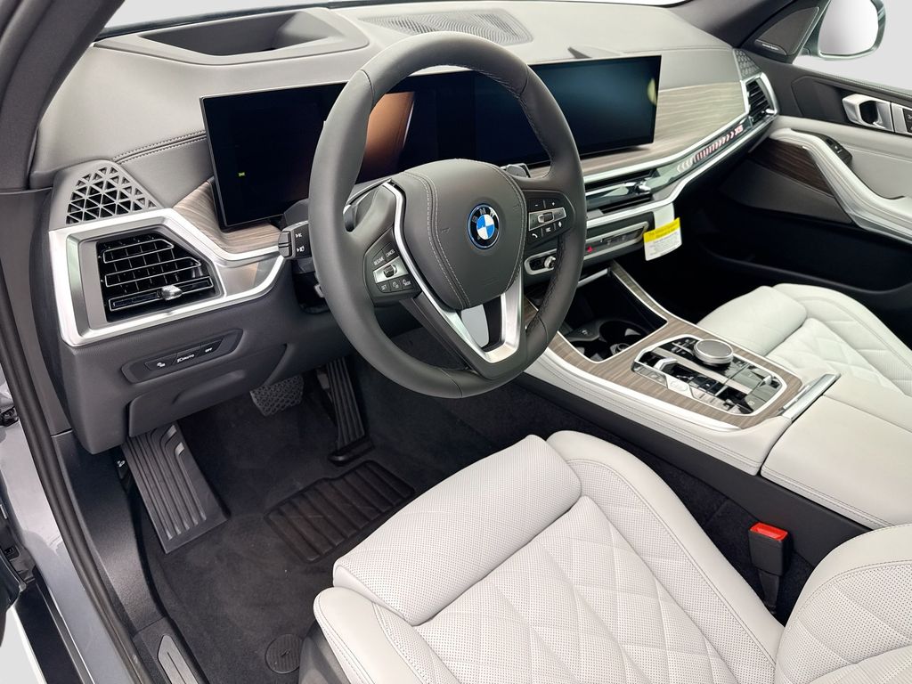 Thumbnail: 2026 BMW X5 - 9