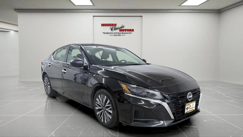 Super Black Clearcoat 2025 Nissan Altima Sedan Front-Wheel Drive Continuously Variable Transmission