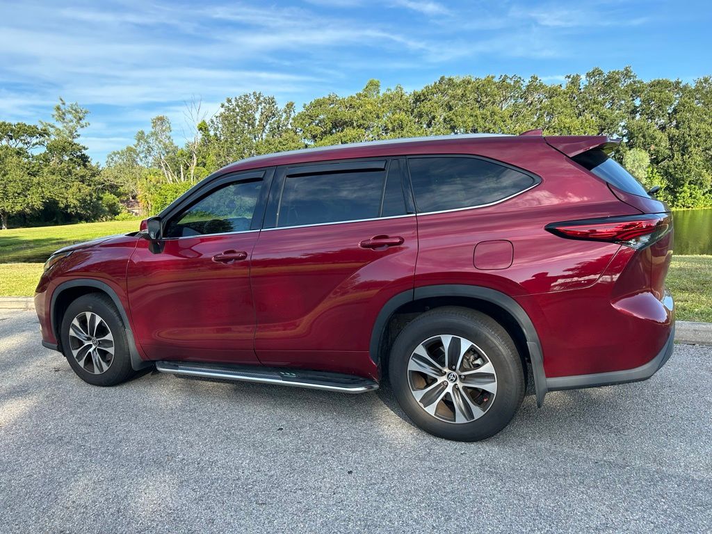 Thumbnail: 2022 Toyota Highlander - 3