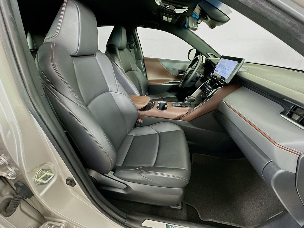 Thumbnail: 2023 Toyota Venza - 27