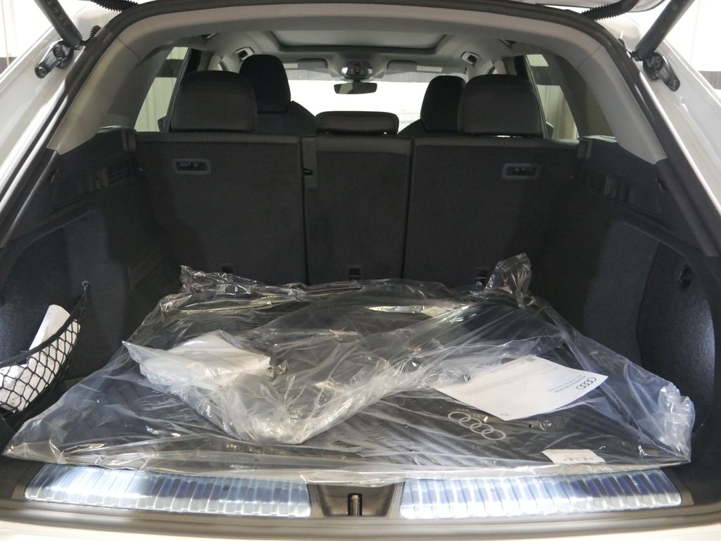 Thumbnail: 2025 Audi Q5 - 24