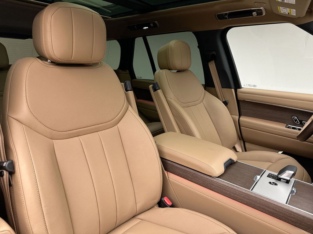 Thumbnail: 2026 Land Rover Range Rover - 6
