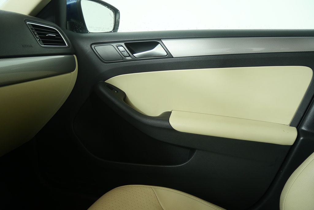 Thumbnail: 2017 Volkswagen Jetta - 26