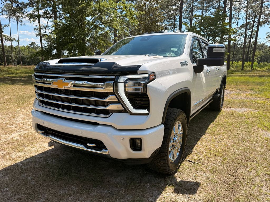 White (Iridescent Pearl Tricoat) 2024 Chevrolet Silverado 2500HD Pickup Truck Four-Wheel Drive Automatic