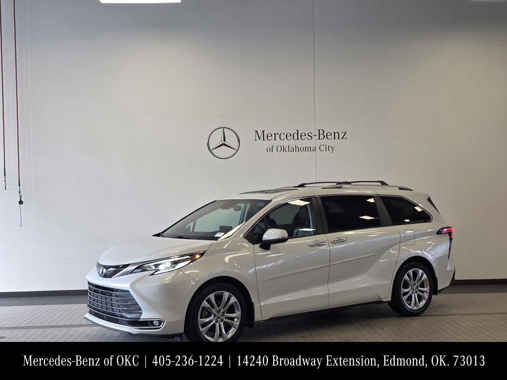White (Wind Chill Pearl) 2022 Toyota Sienna Platinum 7-Passenger FWD Minivan Front-Wheel Drive Continuously Variable Transmission