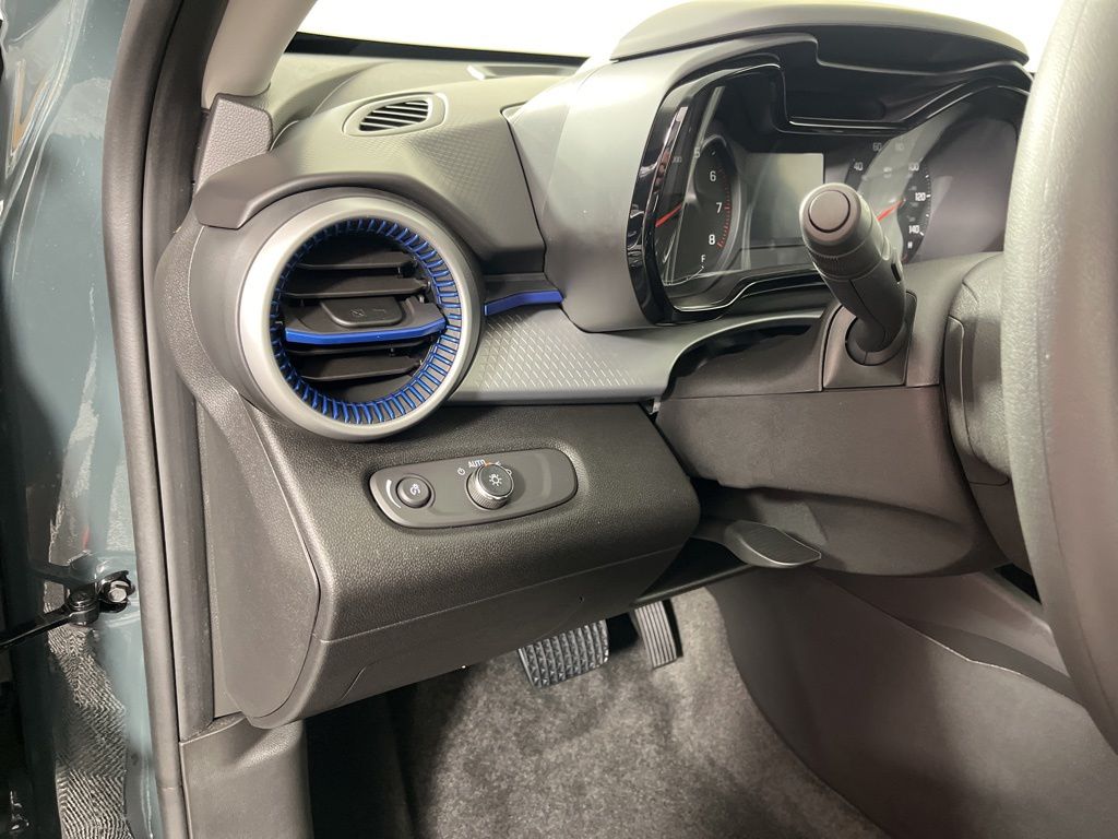 Thumbnail: 2025 Chevrolet Trax - 22