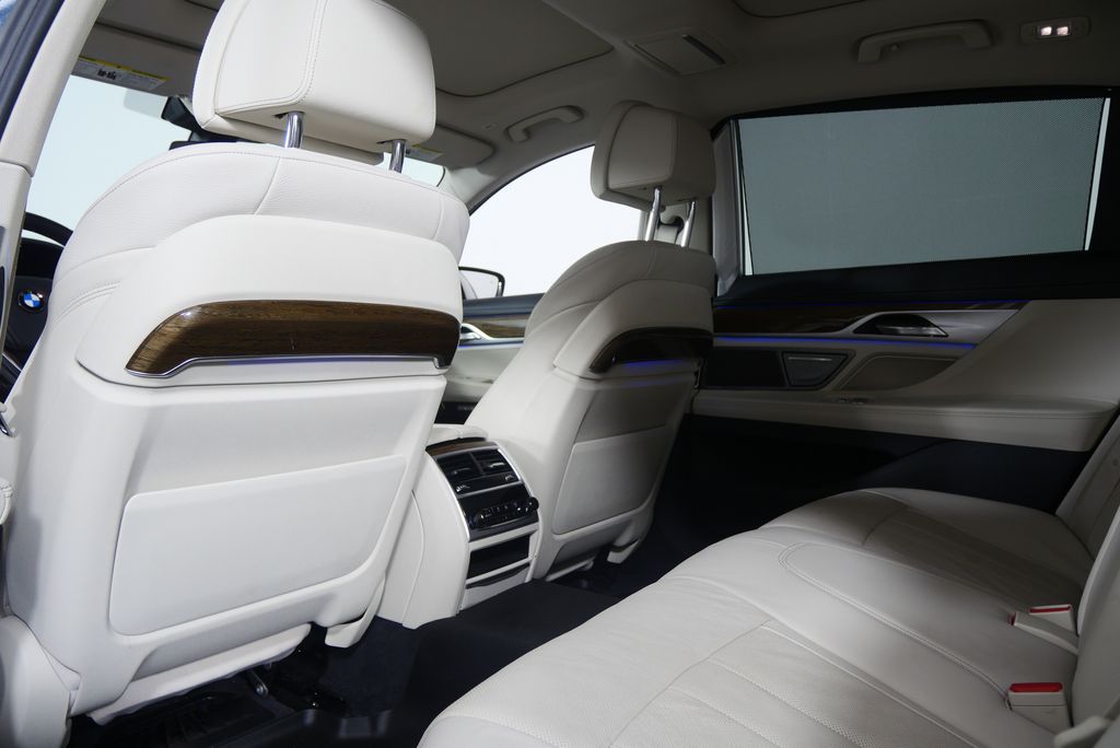 Thumbnail: 2018 BMW 7 Series - 17
