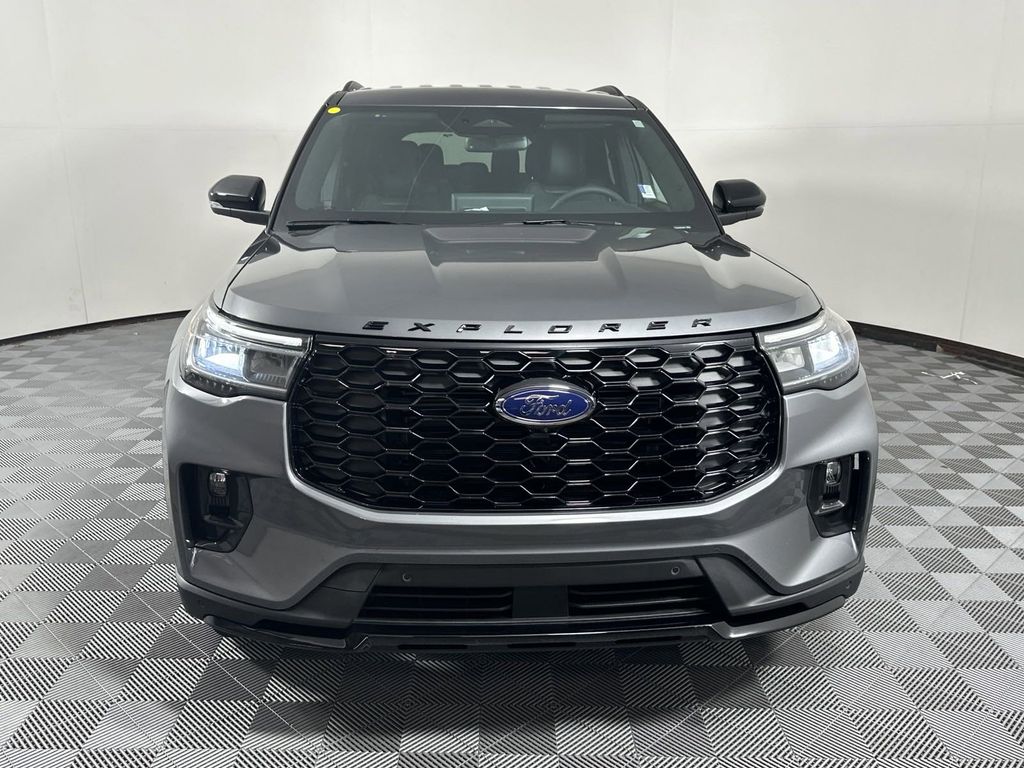 2025 Ford Explorer ST-Line 2