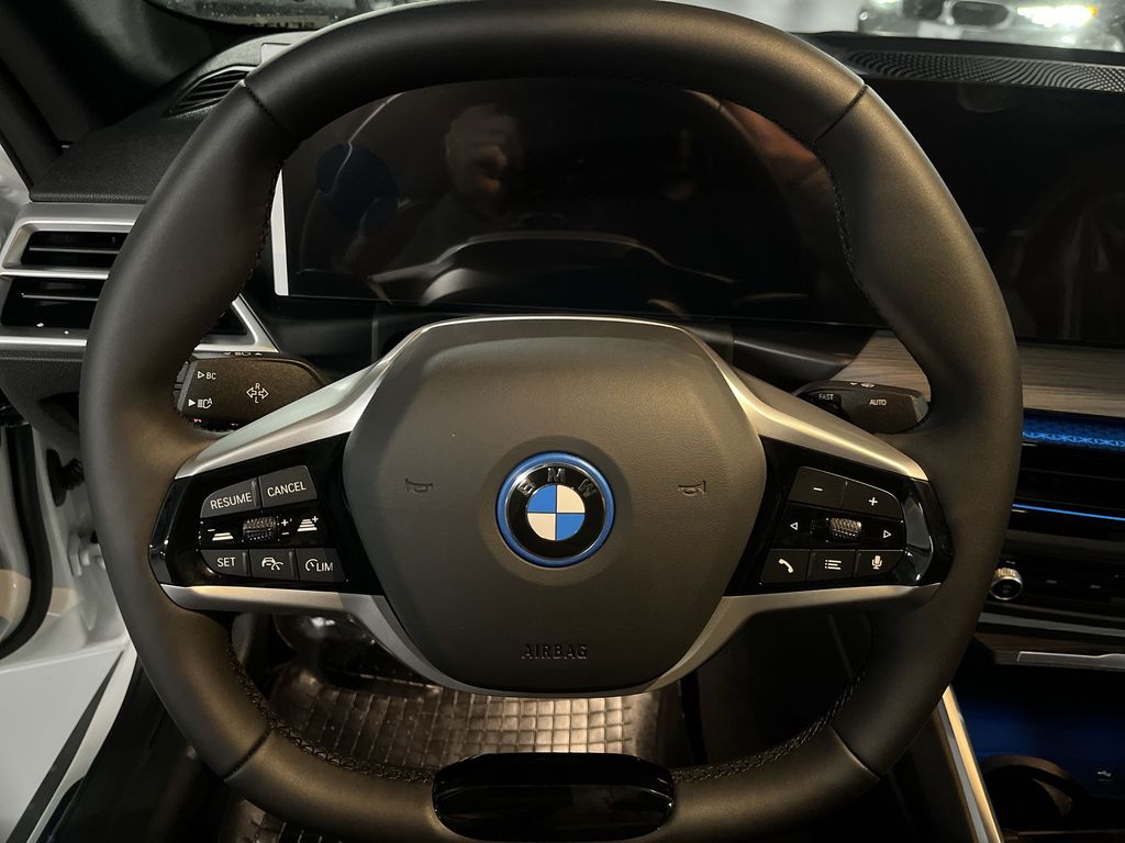 2025 BMW i4 xDrive40 14