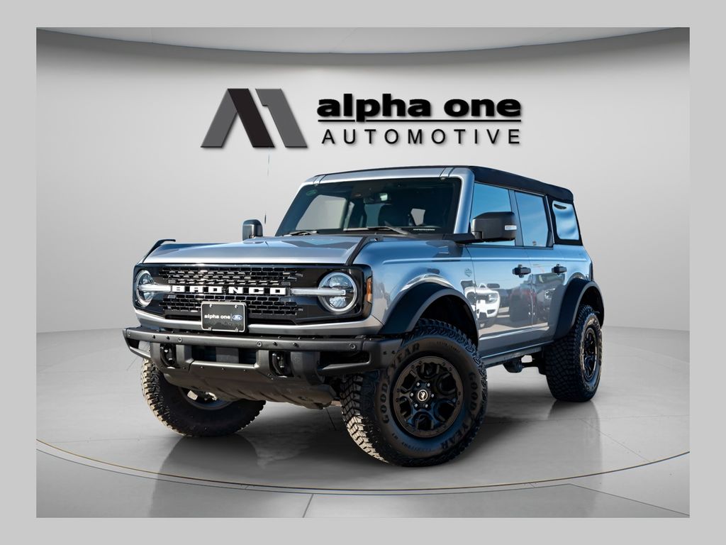 Iconic Silver Metallic 2024 Ford Bronco SUV / Crossover Four-Wheel Drive Automatic