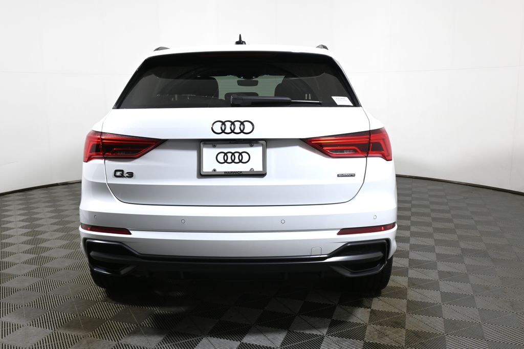 Thumbnail: 2022 Audi Q3 - 6