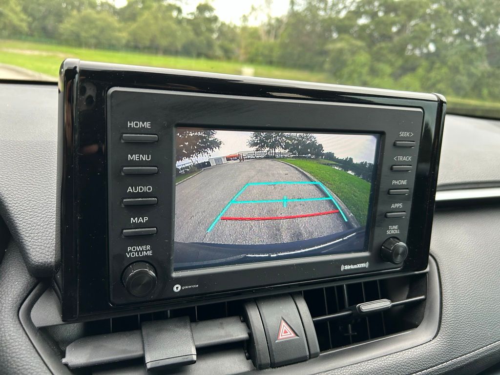 2022 Toyota RAV4 LE 24