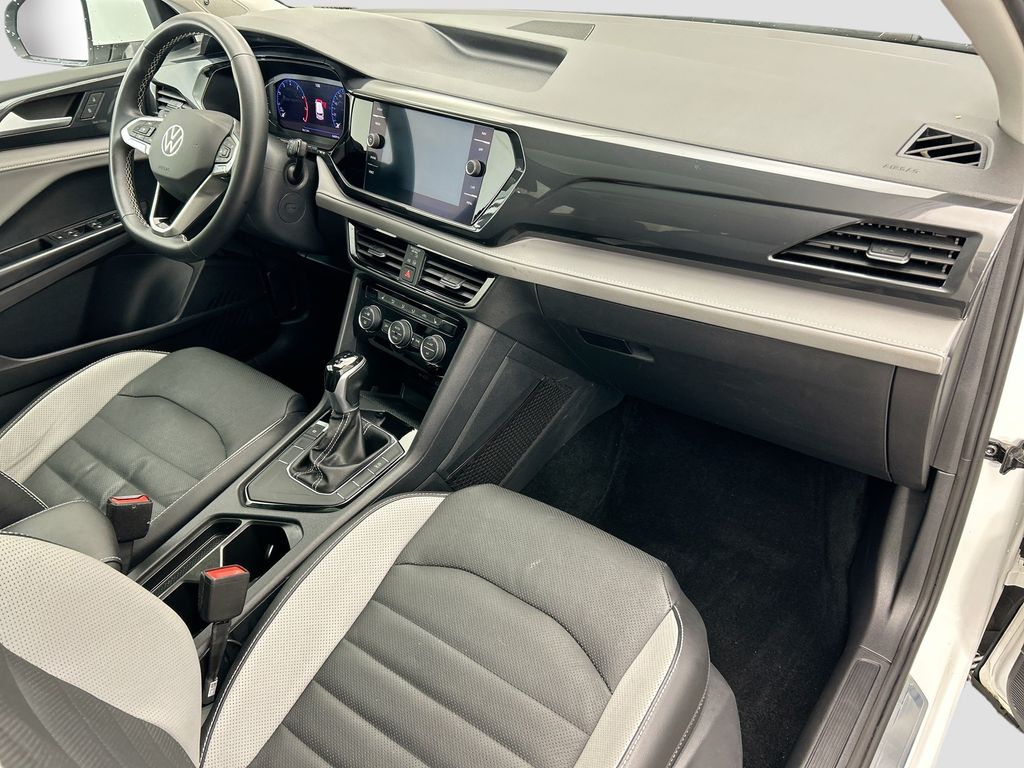 Thumbnail: 2022 Volkswagen Taos - 16