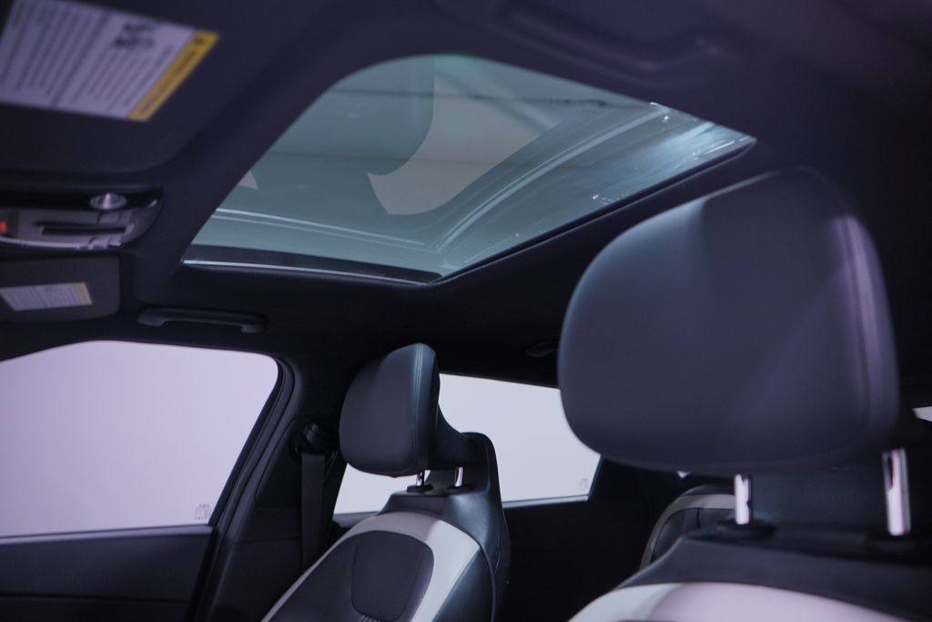 Thumbnail: 2022 Kia EV6 - 8