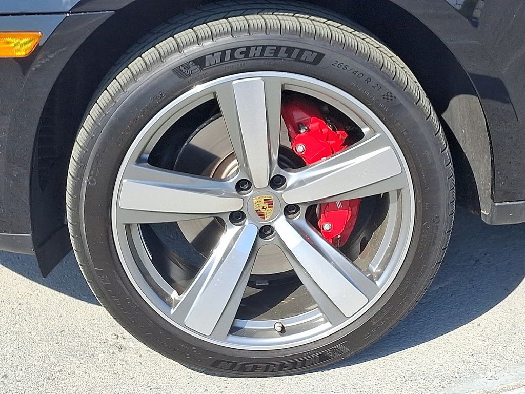 Thumbnail: 2026 Porsche Macan - 10