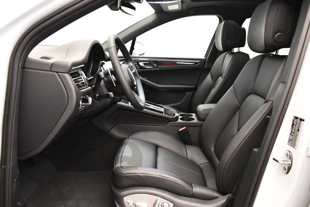 Thumbnail: 2025 Porsche Macan - 5