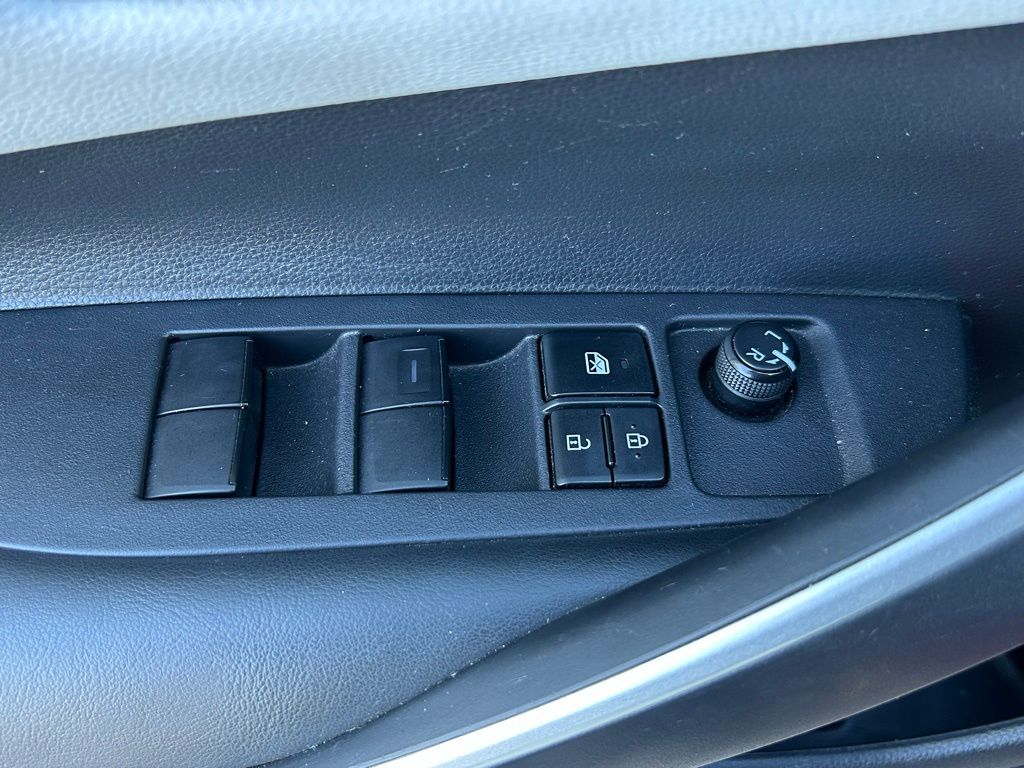 Thumbnail: 2021 Toyota Corolla - 16