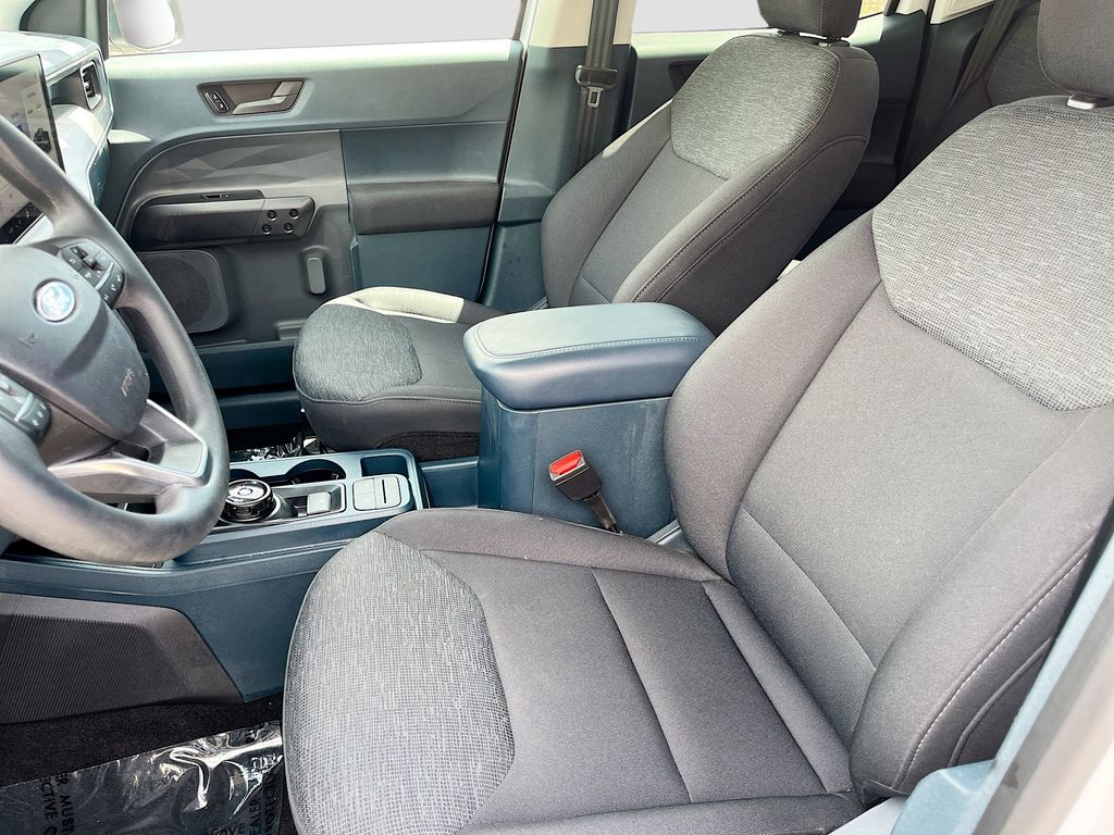 Used 2025 White Ford XL image 19