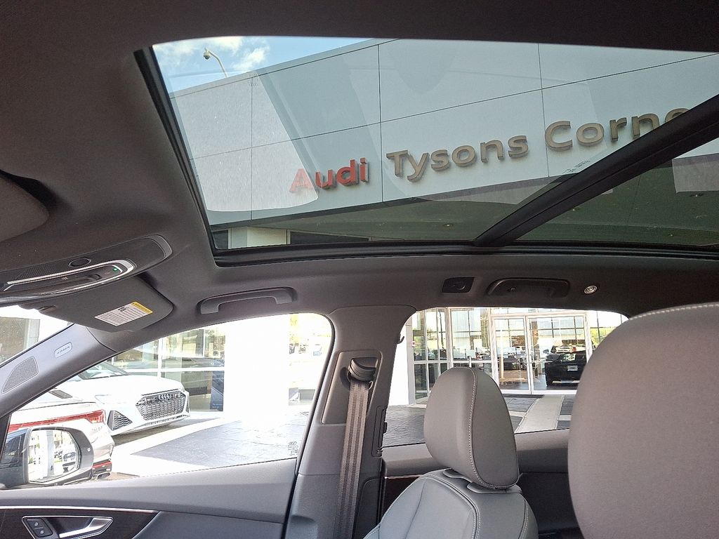 Thumbnail: 2026 Audi Q7 - 11