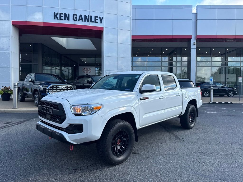 White (Wind Chill Pearl) 2023 Toyota Tacoma Pickup Truck Four-Wheel Drive 6-Speed Automatic