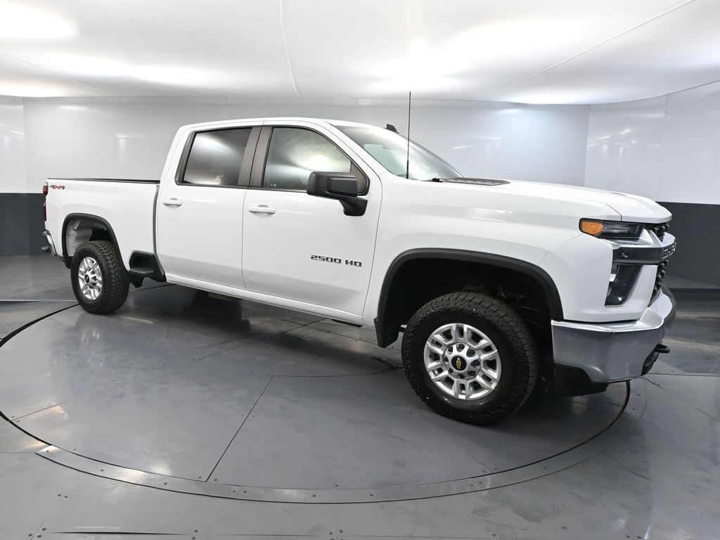 Summit White 2022 Chevrolet Silverado 2500HD Pickup Truck Four-Wheel Drive 6-Speed Automatic
