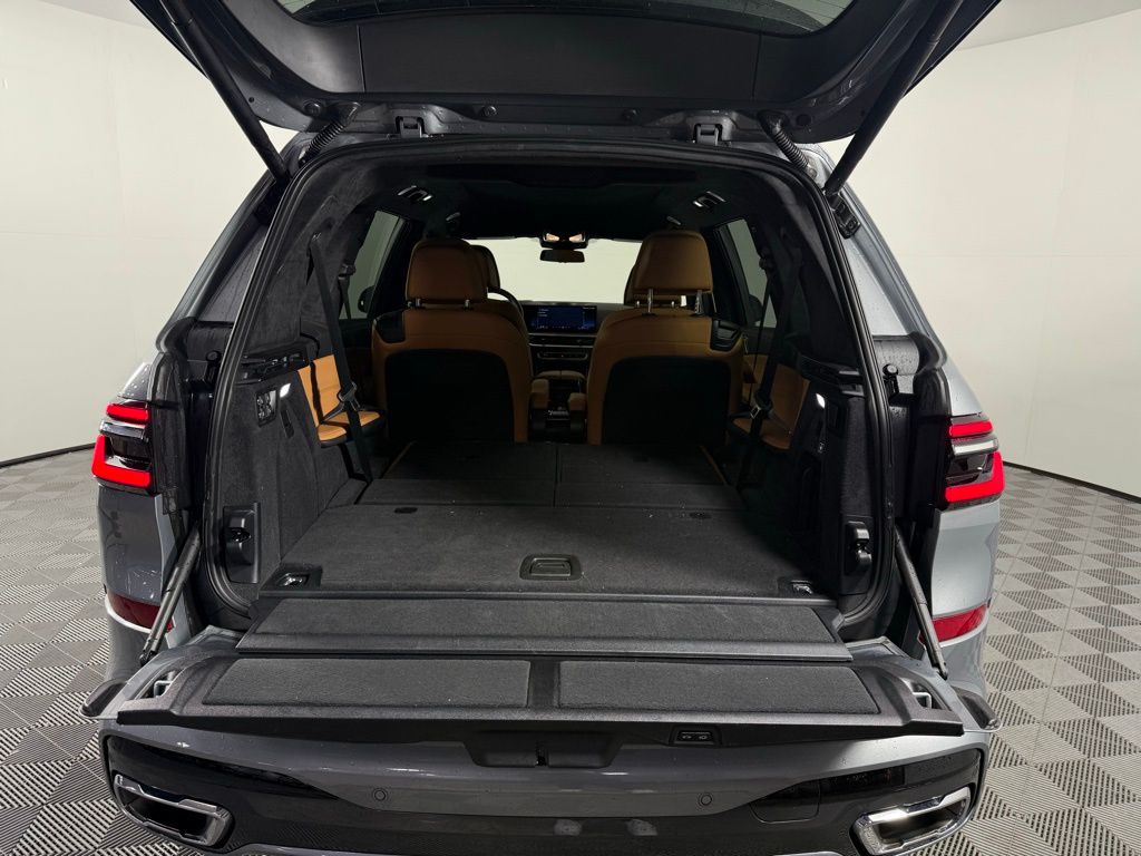 Thumbnail: 2024 BMW X7 - 22