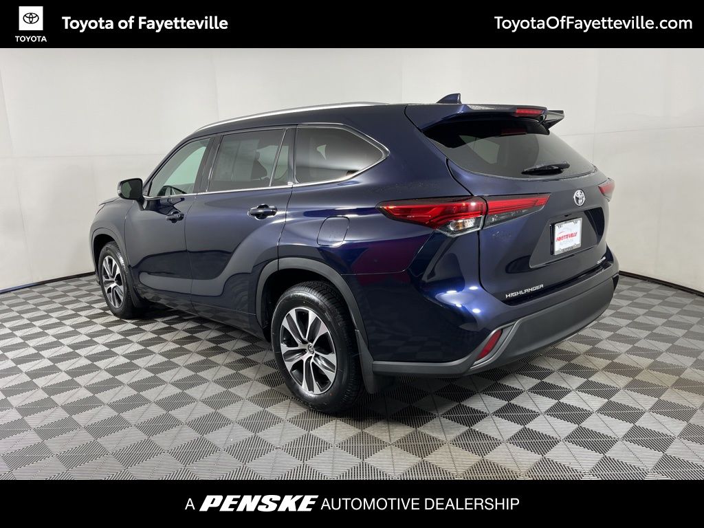 Thumbnail: 2021 Toyota Highlander - 17