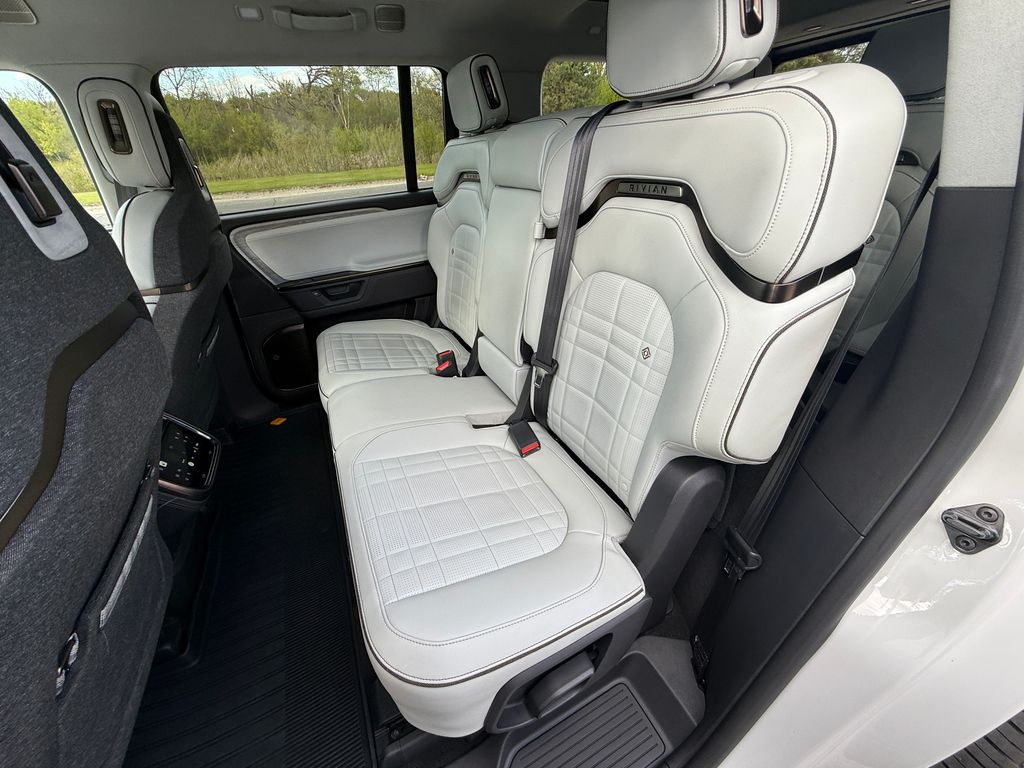 Rivian R1S