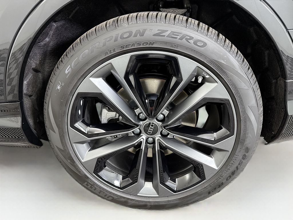 Thumbnail: 2026 Audi Q7 - 32