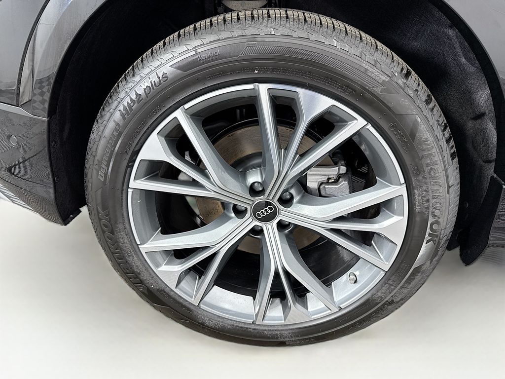 Thumbnail: 2026 Audi Q8 - 32