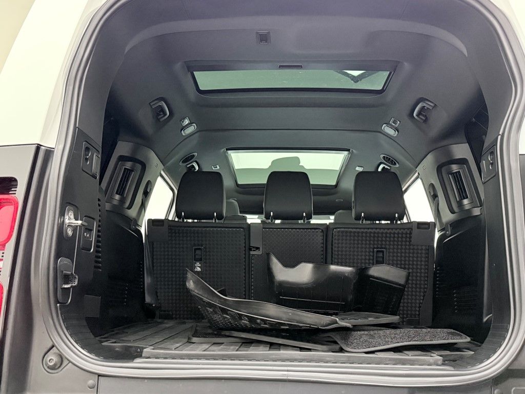 Thumbnail: 2024 Land Rover Defender - 27