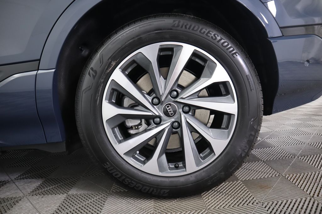 2025 Audi Q6 e-tron Premium 32