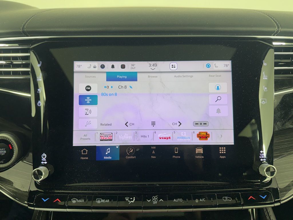 Thumbnail: 2022 Jeep Wagoneer - 16