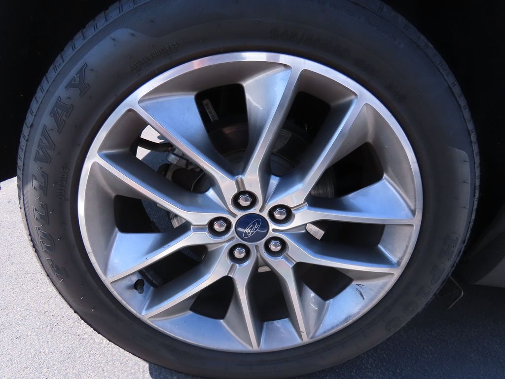 2016 Ford Edge Titanium 17