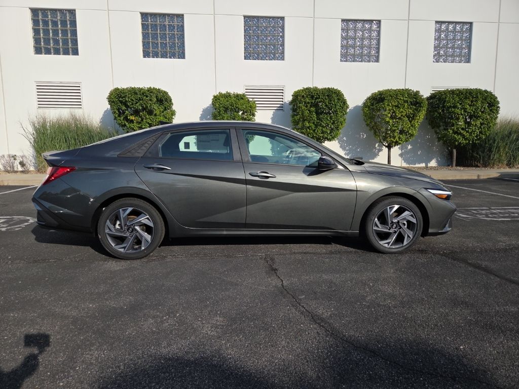 Thumbnail: 2025 Hyundai Elantra - 9