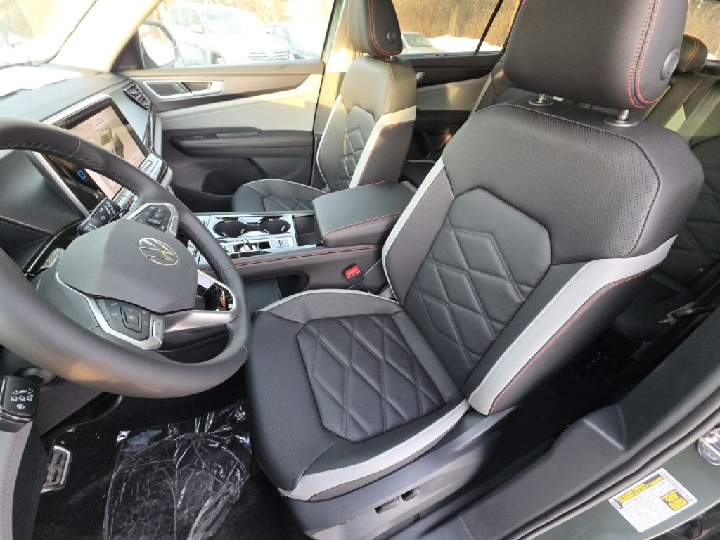 2026 Volkswagen Atlas 2.0T Peak Edition Green at Sutliff Volkswagen