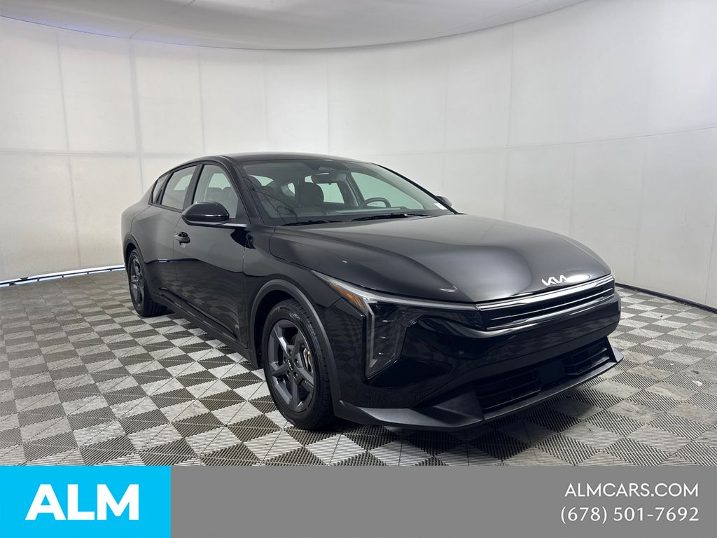 Used 2025 Black Kia LXS image 4
