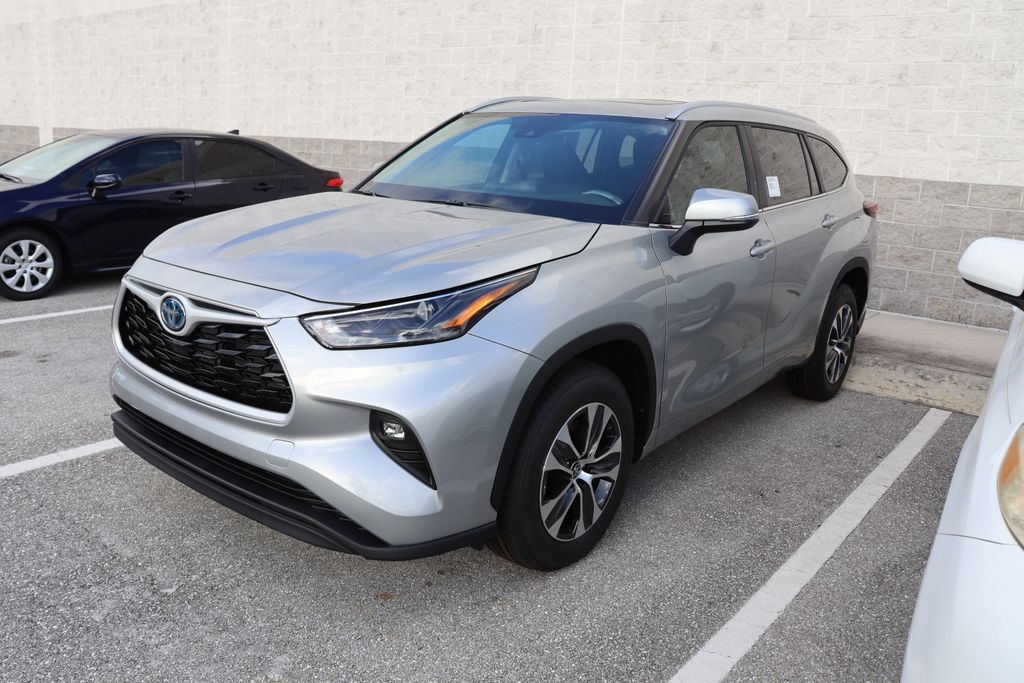 2024 Toyota Highlander XLE -
                West Palm Beach, FL