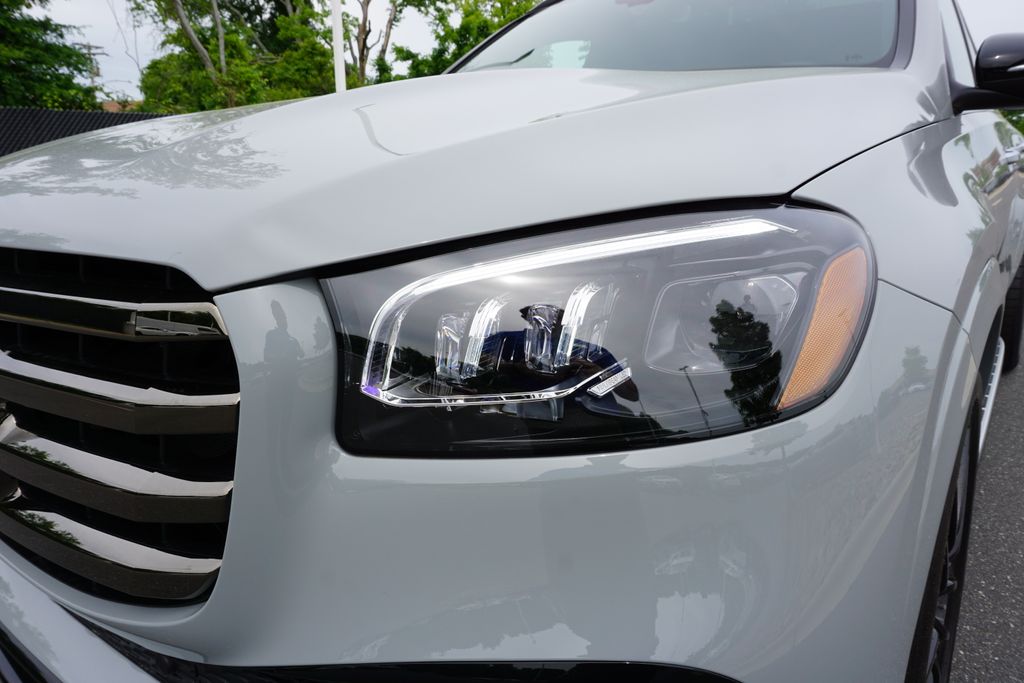 2025 Mercedes-Benz GLS 450 4MATIC 8