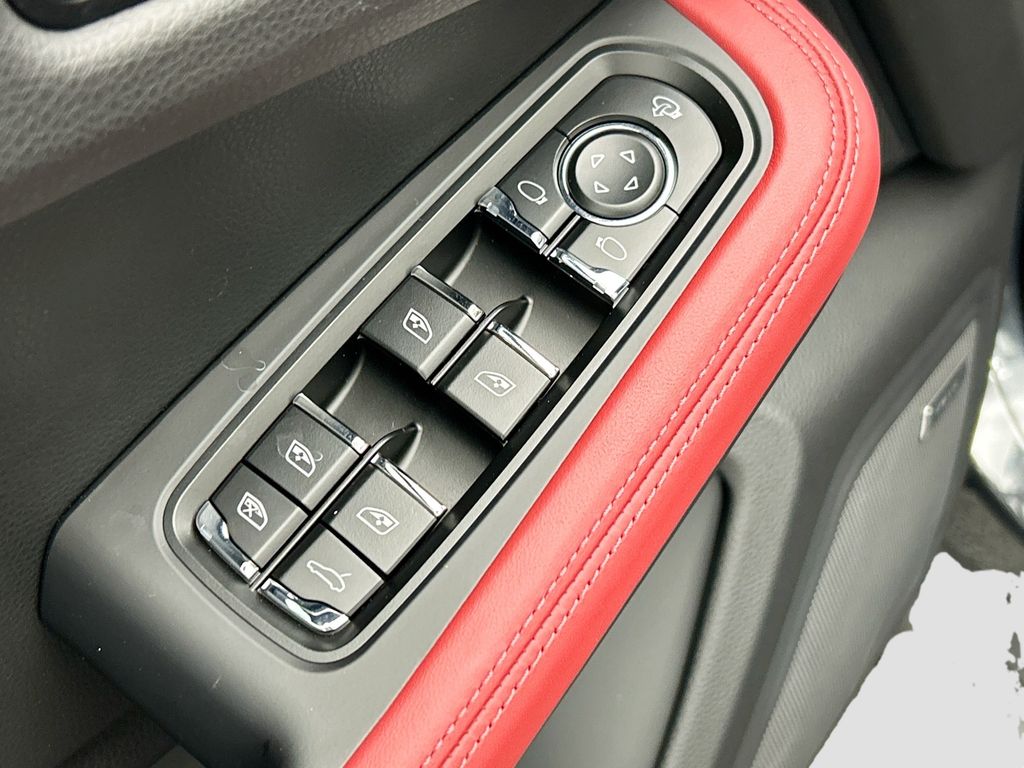 Thumbnail: 2026 Porsche Macan - 24