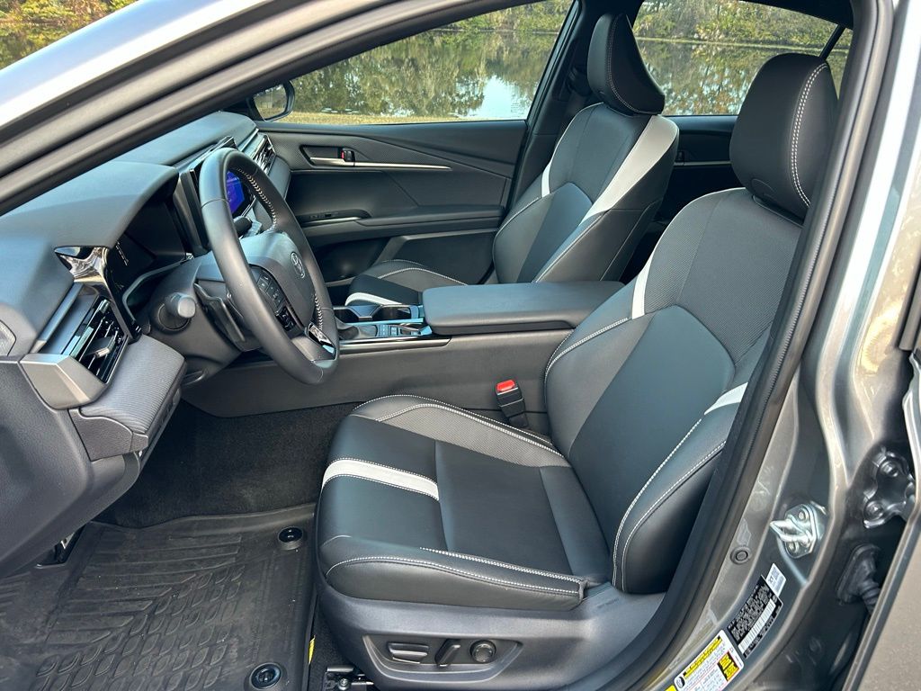 Thumbnail: 2025 Toyota Camry - 14