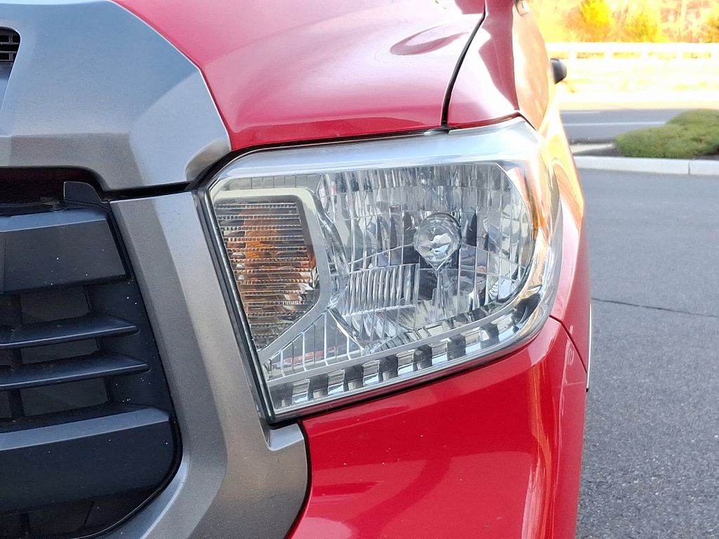 2014 Toyota Tundra SR 9