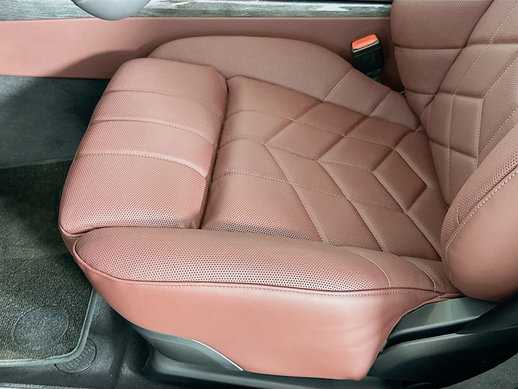 Thumbnail: 2025 BMW 7 Series - 21