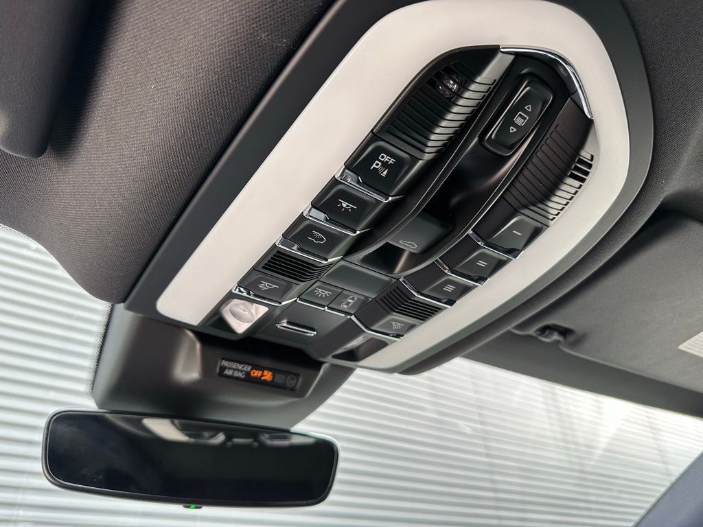 Thumbnail: 2026 Porsche Macan - 30