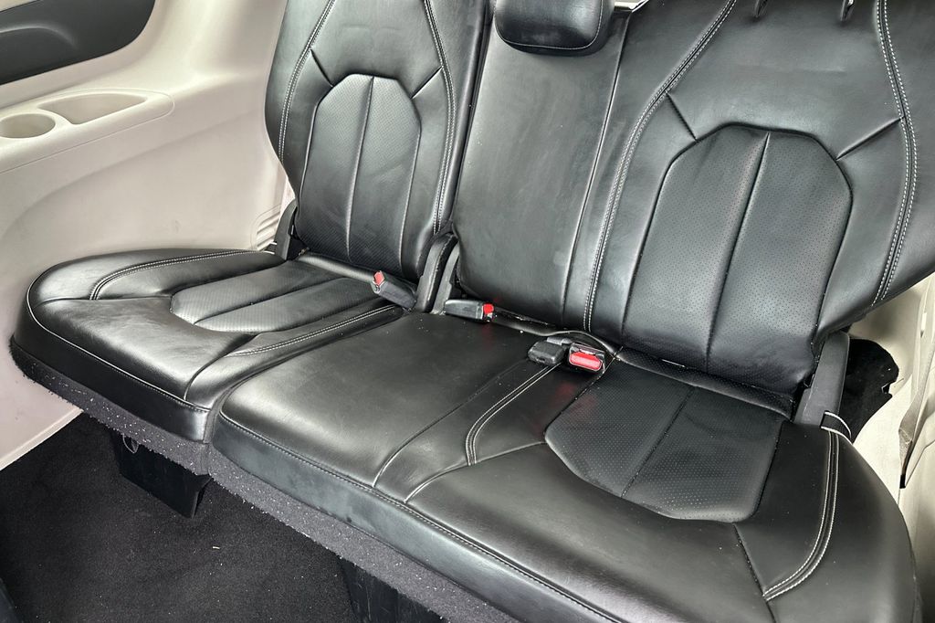 2023 Chrysler Pacifica Hybrid Touring L photo
