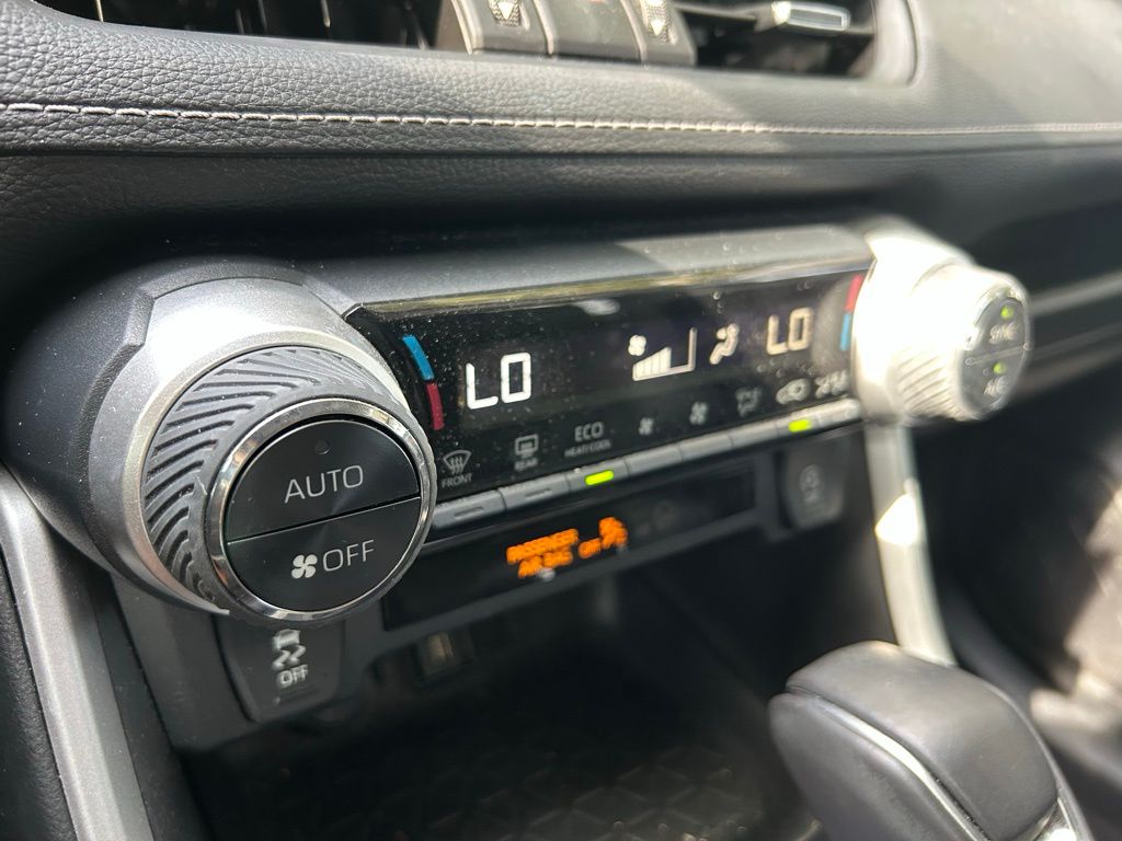 2021 Toyota RAV4 XLE Premium 19